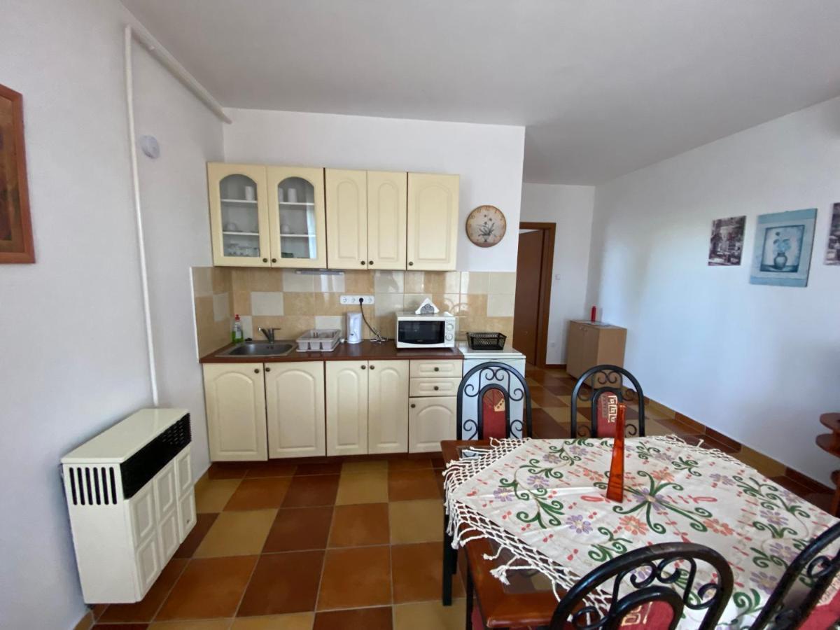 Gabi Lux Apartman Apartment Hajduszoboszlo Exterior photo