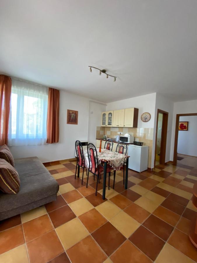Gabi Lux Apartman Apartment Hajduszoboszlo Exterior photo